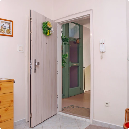 zateplené dveře do bytu