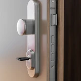 Dveře ADLO LISBEO D3 - detail kování a jisticích bodů