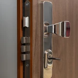 Dveře ADLO LISBEO D1 - detail kování a jistících bodů